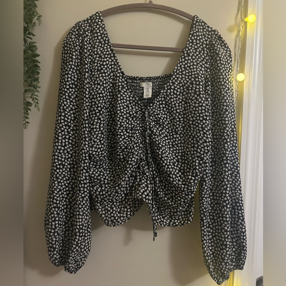 H&M Black and White Floral cropped top